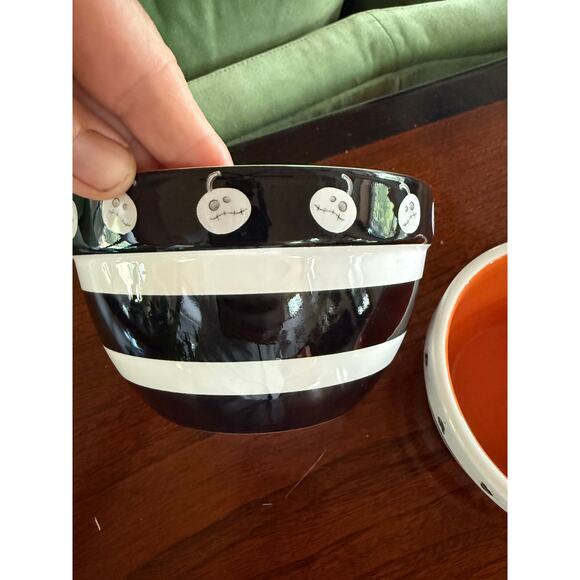 Terramoto Ceramic Set 2 Nesting Halloween Bowls Spiders, Spooky Jack-O-Lanterns - Picture 3 of 8